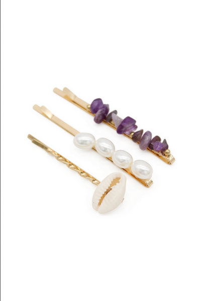 The Morgan & Taylor Ciello hair clip set, embracing the 90’s nostalgia this season featuring a set of three seashells including a puka shells and pearls      Hair pin style     Length 9cm     Gold metal base     Set of three     Made with faux pearls and Shells