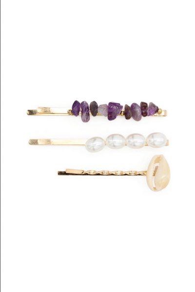 The Morgan & Taylor Ciello hair clip set, embracing the 90’s nostalgia this season featuring a set of three seashells including a puka shells and pearls      Hair pin style     Length 9cm     Gold metal base     Set of three     Made with faux pearls and Shells